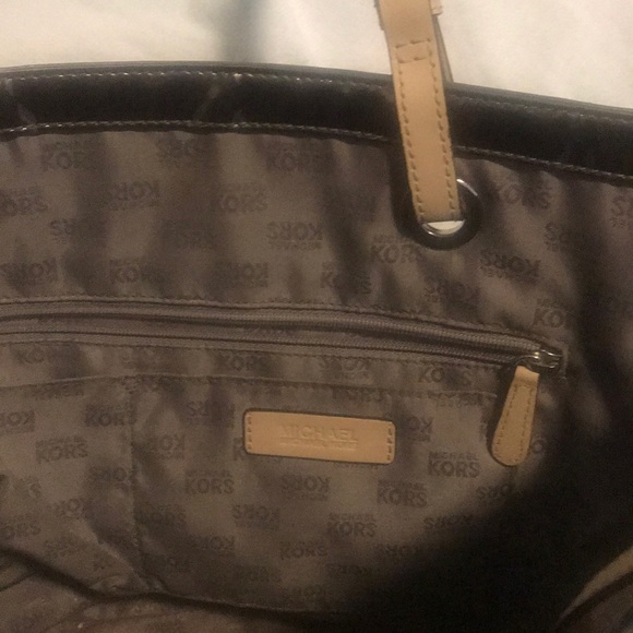 Michael Kors Jet Set Monogram Mirror Metallic Tote - Picture 4 of 6